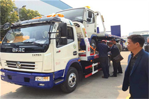 锡林郭勒盟汽车道路救援拖车价格